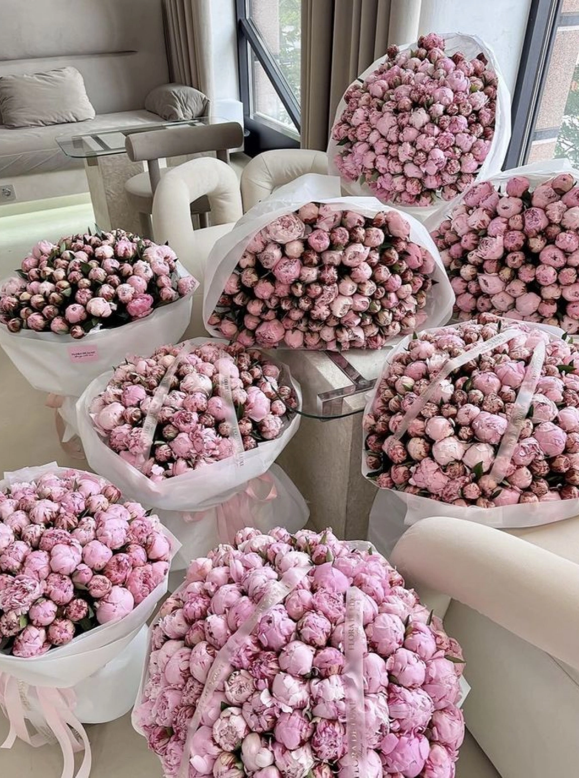 101 Adet Pembe Şakayık Buketleri Ile 8 Adet Buket