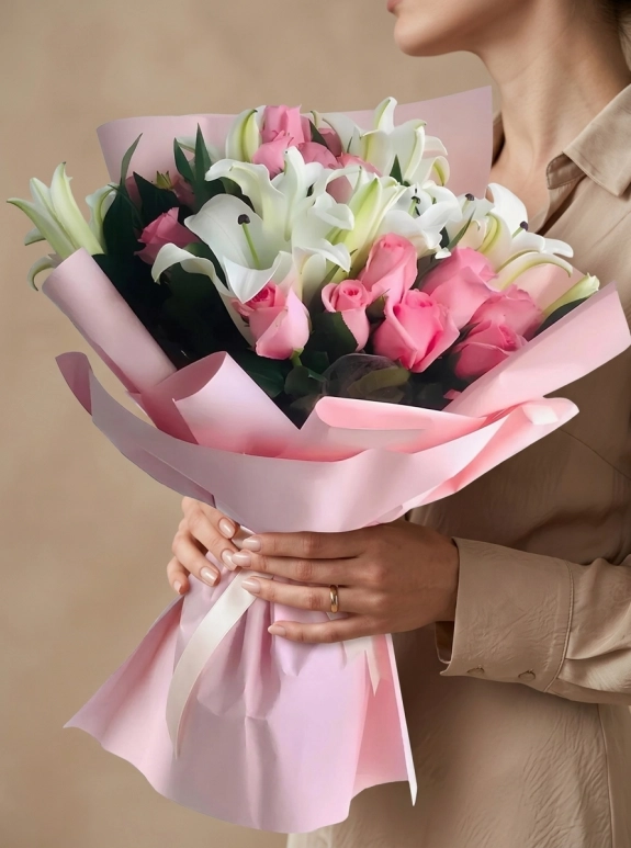 Lilyum Ve Pembe Gül Buketi